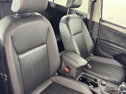 Used 2022 Volkswagen Tiguan SE image 12