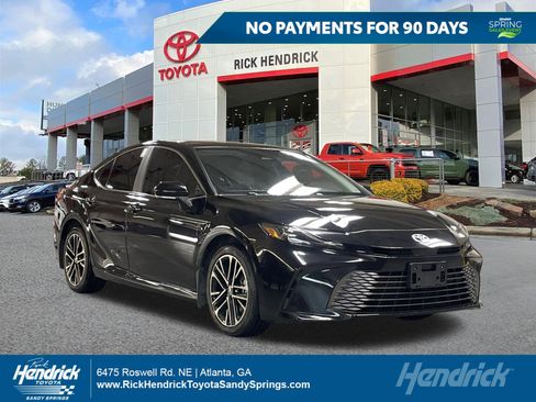 Used 2025 Toyota Camry XLE FWD image 1