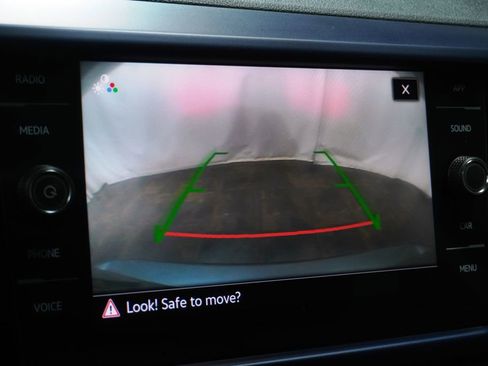 Used 2022 Volkswagen Taos SE FWD image 23