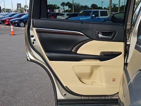 Used 2016 Toyota Highlander Limited Platinum image 16