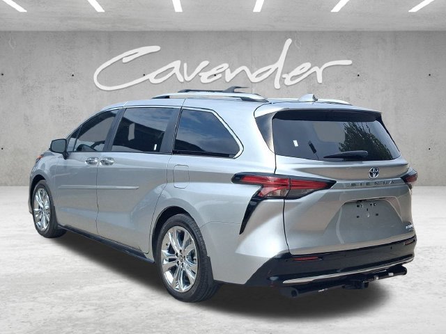 Used 2024 Toyota Sienna Platinum FWD image 17