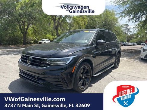 Certified 2024 Volkswagen Tiguan SE R-Line image 2
