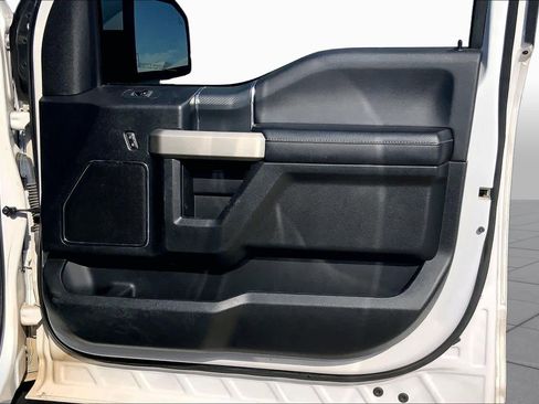 Used 2018 Ford F150 Lariat w/ Equipment Group 502A Luxury AWD/4WD image 22