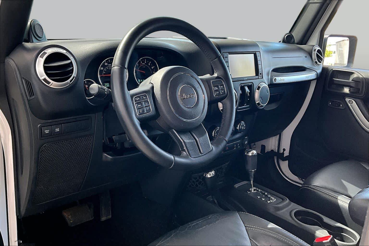 Used 2014 Jeep Wrangler Unlimited Rubicon w/ Connectivity Group AWD/4WD image 17