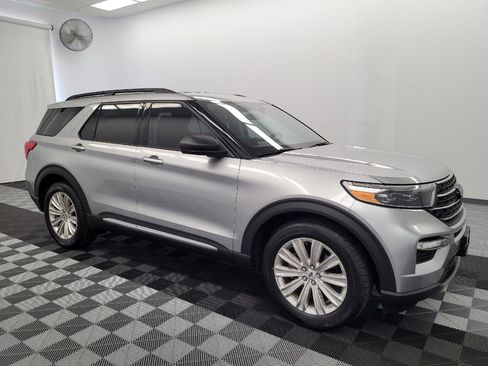 Used 2021 Ford Explorer XLT w/ Equipment Group 202A RWD image 11