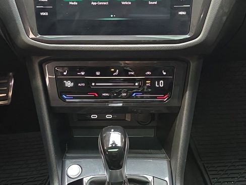 Used 2024 Volkswagen Tiguan SE R-Line image 22