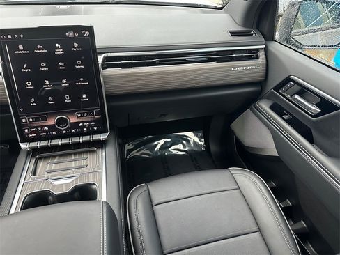 Used 2025 GMC Sierra EV Denali image 18