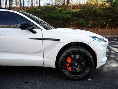Used 2022 Aston Martin DBX image 12