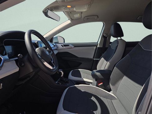 New 2026 Volkswagen Taos SE FWD image 15