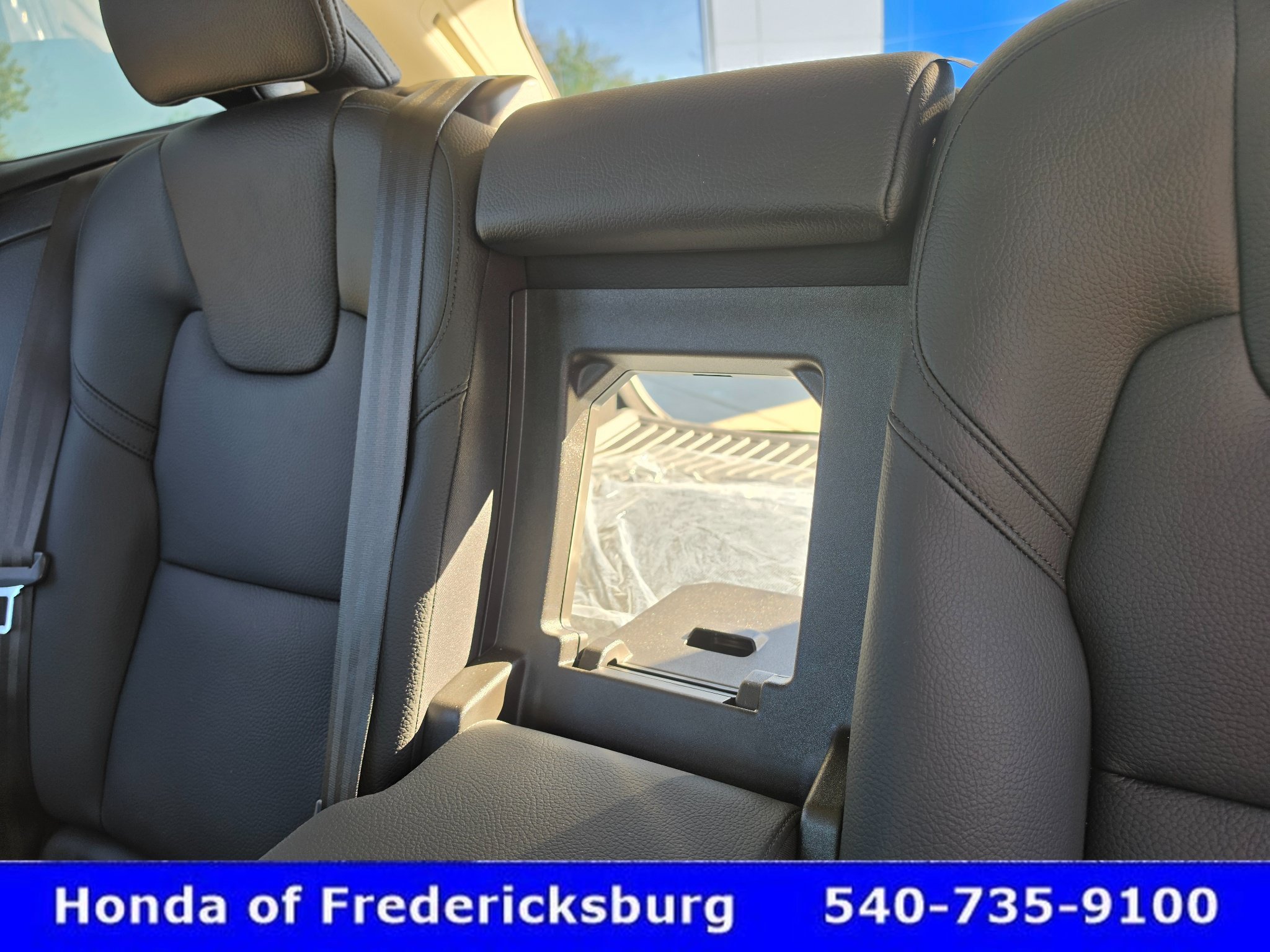 Used 2025 Volvo XC60 T8 Plus w/ Protection Package Premier AWD/4WD image 29