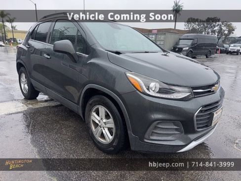 Used 2017 Chevrolet Trax LT w/ LT Convenience Package image 3