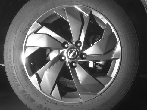 Used 2025 Nissan Rogue SV FWD image 13