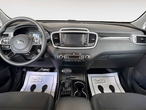 Used 2019 Kia Sorento AWD V6 image 17