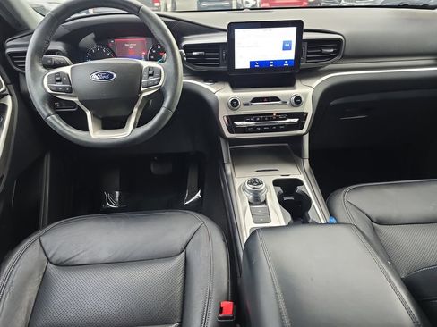 Used 2022 Ford Explorer XLT image 16