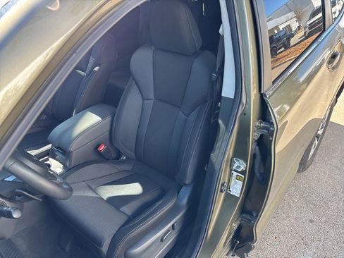 Used 2024 Subaru Ascent Premium w/ Convenience Package image 2