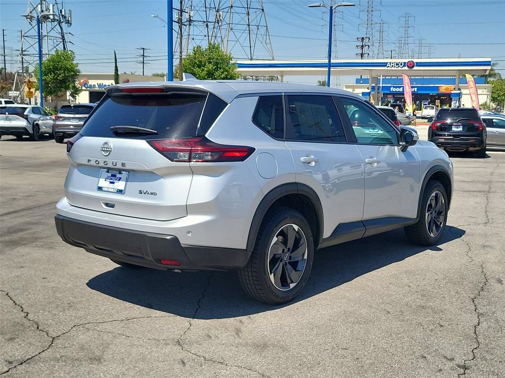 Used 2024 Nissan Rogue SV AWD/4WD image 29