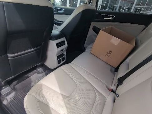 Used 2018 Ford Edge Titanium w/ Equipment Group 301A AWD/4WD image 43