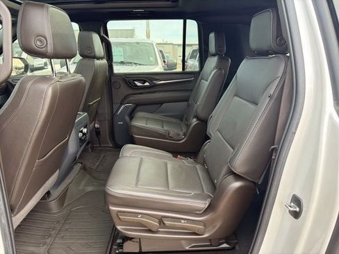 Used 2022 GMC Yukon XL Denali AWD/4WD image 4