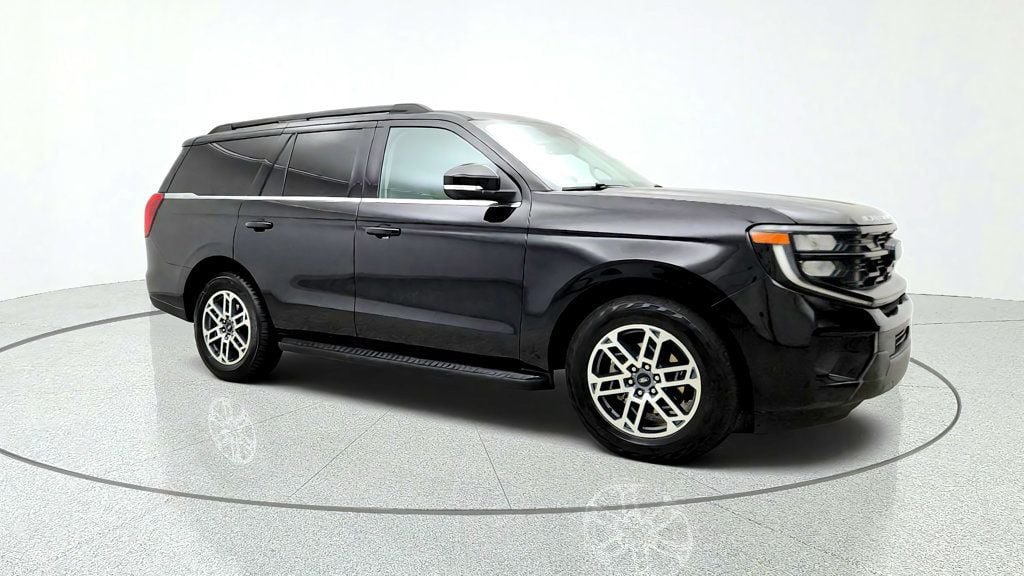 Used 2025 Ford Expedition Active AWD/4WD image 3