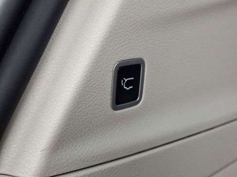 Used 2023 Chrysler Voyager LX image 30