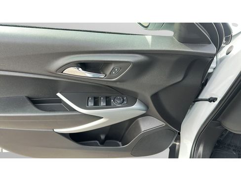 Used 2025 Chevrolet Trax LS FWD image 11