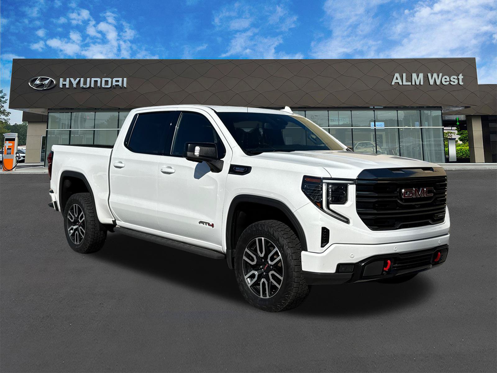 Used 2023 GMC Sierra 1500 AT4 w/ AT4 Premium Package AWD/4WD image 3