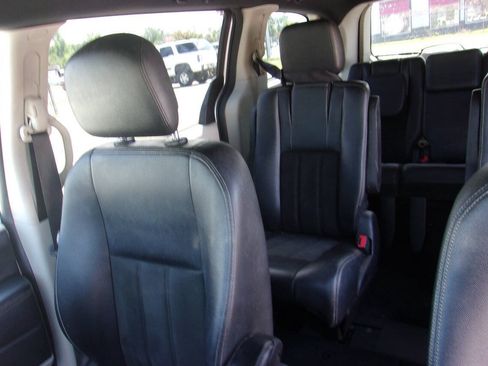 Used 2019 Dodge Grand Caravan SXT FWD image 14