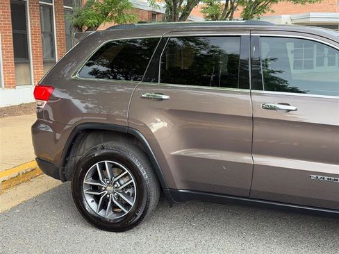 Used 2017 Jeep Grand Cherokee Limited AWD/4WD image 7