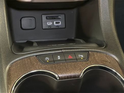 Used 2023 GMC Acadia Denali w/ Denali Ultimate Package image 25