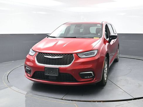 Used 2025 Chrysler Pacifica Select FWD image 5