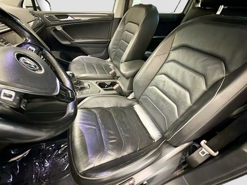 Used 2018 Volkswagen Tiguan SEL Premium FWD image 11