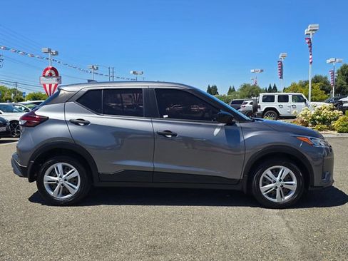Used 2021 Nissan Kicks S FWD image 7