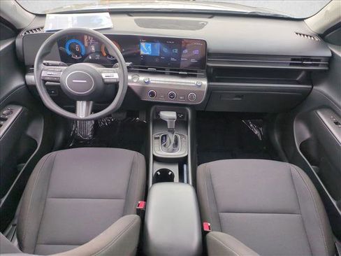 Used 2025 Hyundai Kona SE image 16