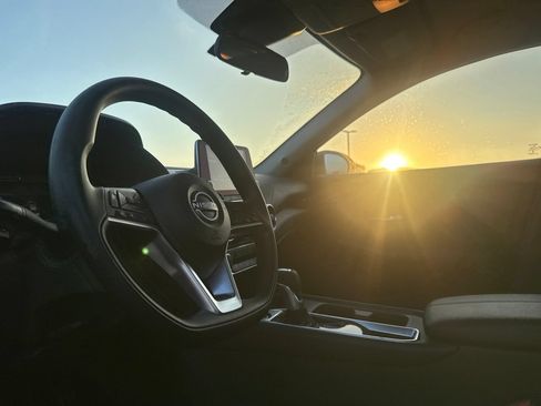 Certified 2025 Nissan Sentra SV FWD image 36
