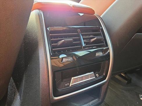 Used 2021 BMW X5 xDrive40i w/ M Sport Package image 18