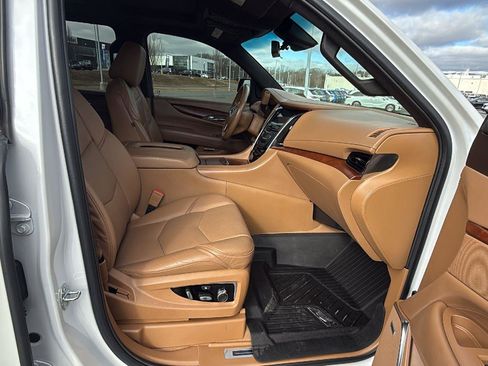 Used 2017 Cadillac Escalade Platinum image 20