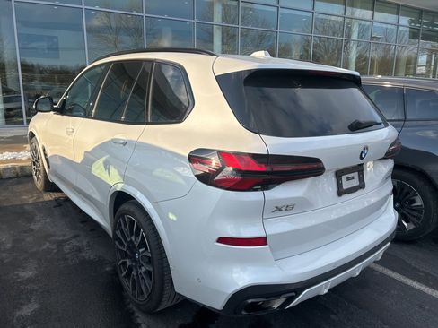 Used 2024 BMW X5 xDrive40i w/ M Sport Package image 2
