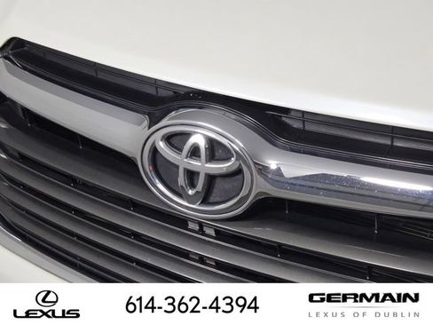 Used 2014 Toyota Highlander XLE AWD/4WD image 12