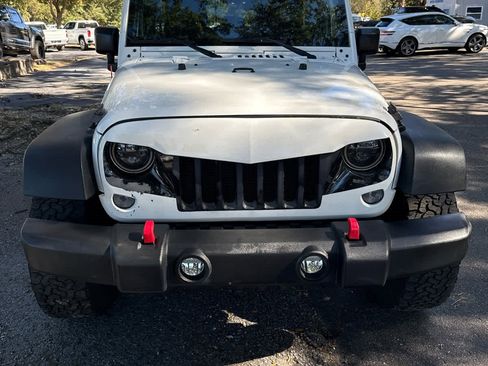 Used 2015 Jeep Wrangler Unlimited Rubicon w/ Connectivity Group image 9