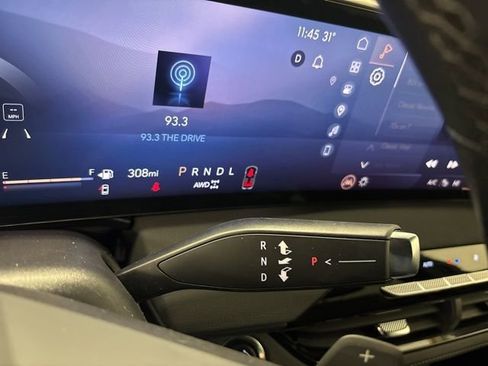 Used 2025 Buick Enclave Preferred image 28