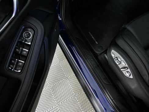 Used 2026 Porsche Macan AWD/4WD image 8