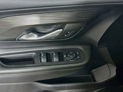 Used 2024 GMC Terrain SLE FWD image 15