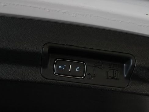 Used 2020 Ford Explorer Limited image 8