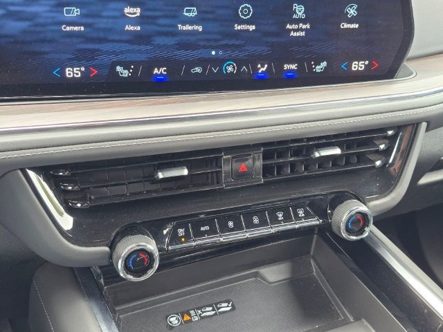 Used 2025 Chevrolet Suburban Z71 AWD/4WD image 27