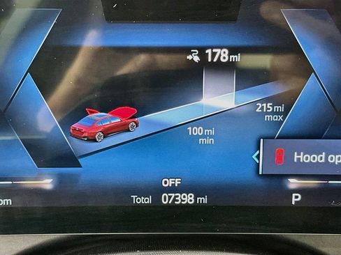 Used 2025 BMW i5 eDrive40i w/ M Sport Package RWD image 13