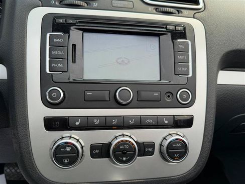 Used 2014 Volkswagen Eos Komfort FWD image 18