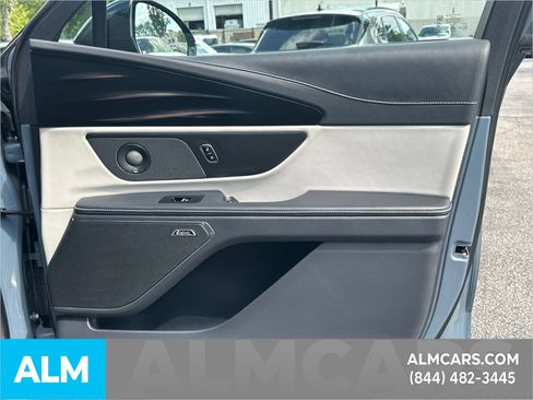 Used 2025 Lincoln Nautilus Reserve AWD/4WD image 16