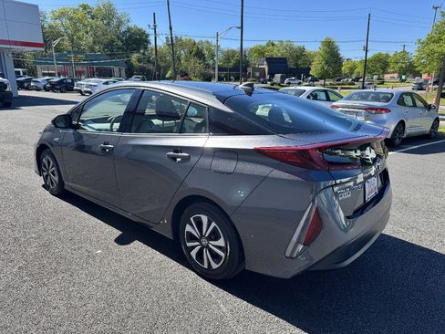 Used 2018 Toyota Prius Prime Premium FWD image 7