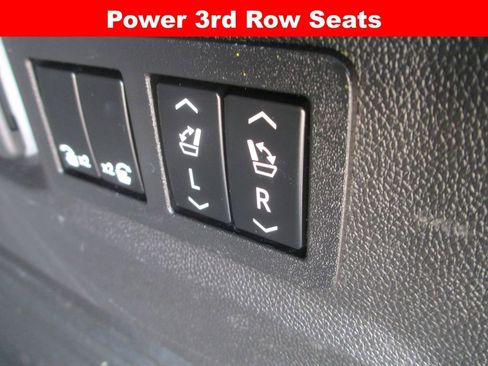 Used 2022 GMC Yukon SLT w/ SLT Premium Package image 24