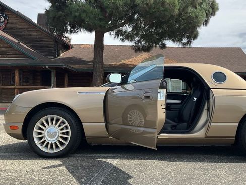 Used 2005 Ford Thunderbird image 35